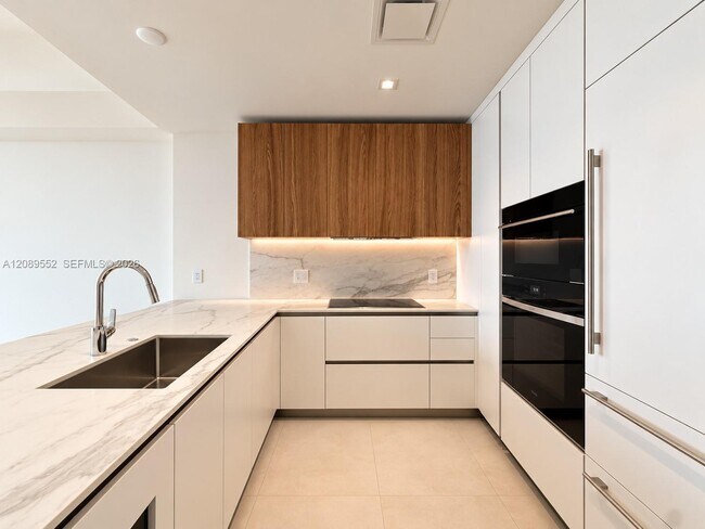 Building Photo - 1400 Biscayne Blvd