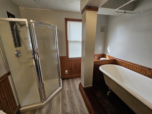 Building Photo - 4916 E 85th St