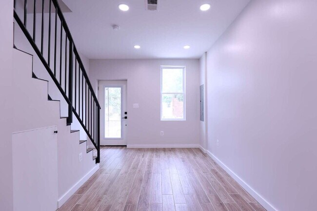 Building Photo - 2039 Rosedale St NE