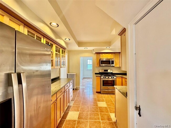 Building Photo - 73 Watkins Ave