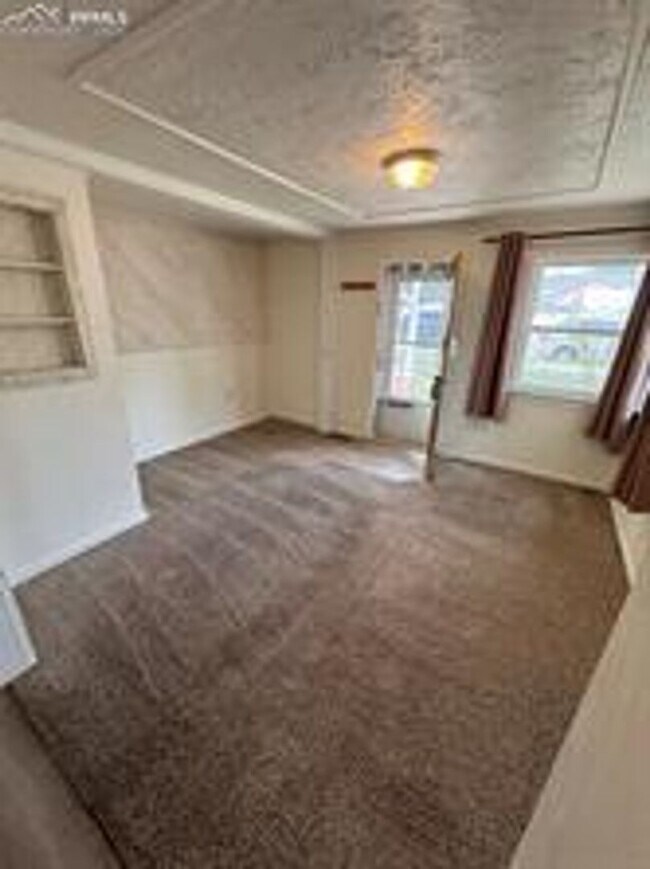 Building Photo - Centrally Located 1 Bedroom 1 Bathroom wit...