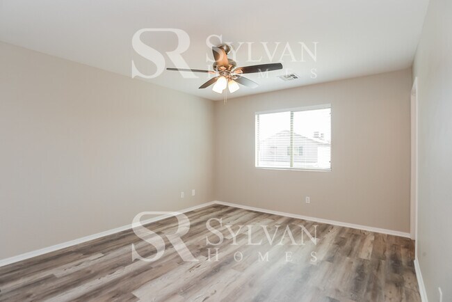 Building Photo - This is the home you have been waiting for!