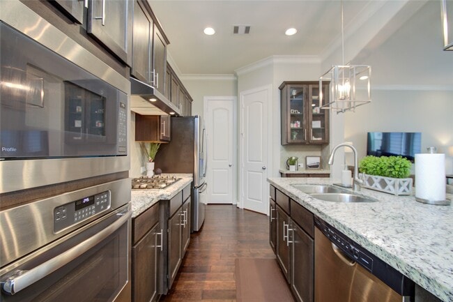 Building Photo - 2015 Royal Landing Dr