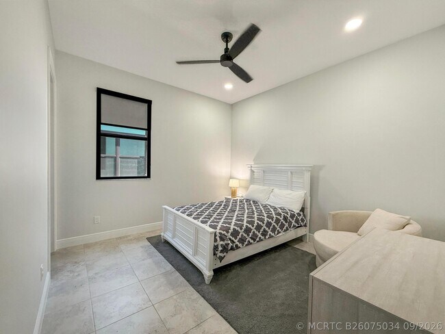 Building Photo - 9221 SW Esule Way