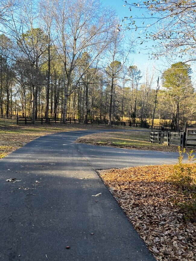 Building Photo - 9888 Whitehouse Pkwy