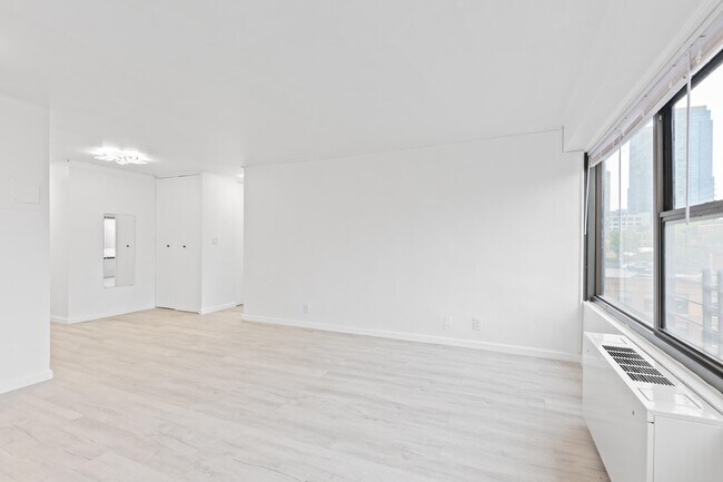 Building Photo - 135 Montgomery St