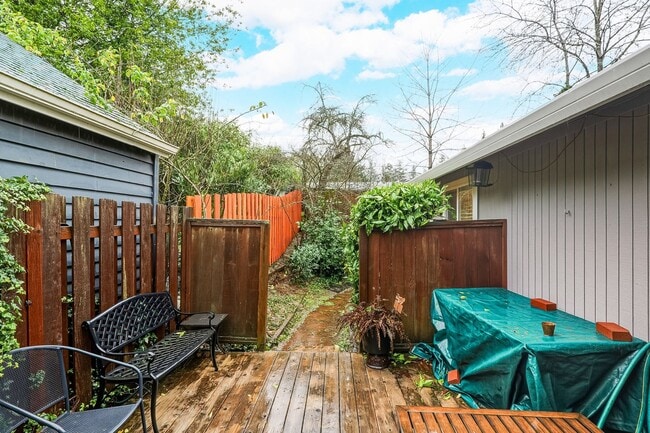 Building Photo - 3 Bedroom, 2 Bath House Near Portland Community College on Quiet Dead-end Street