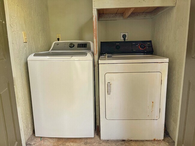 Building Photo - First floor 2BR/2BA Conquistador Condo