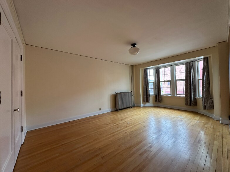 Building Photo - 440 N Park Ave