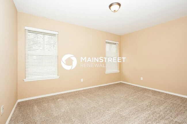 Building Photo - 4 Bedroom Pet-Friendly Home in Norman, OK with Main Street Renewal