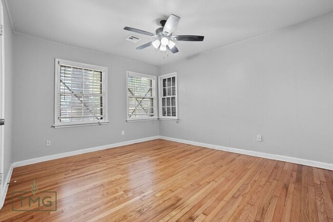 Building Photo - Newly Remodeled 2/1 in Kendall Whittier! M...