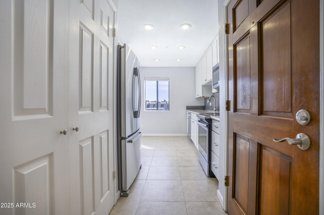 Building Photo - 9355 N 91st St