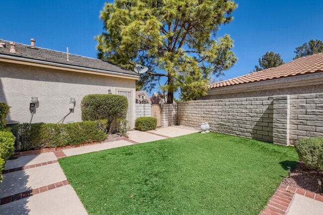 Building Photo - 38 Hummingbird Ln