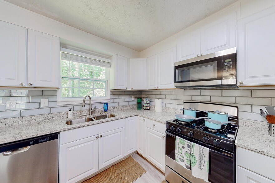 Building Photo - 1963 Overton Trl