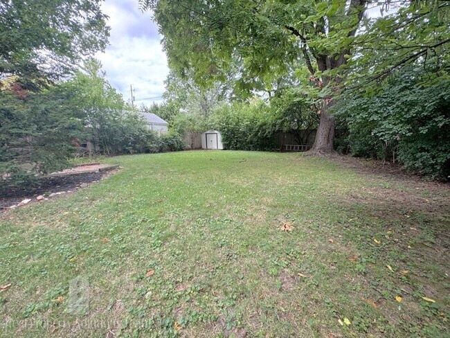 Building Photo - Two Story Home in Upper Arlington with att...