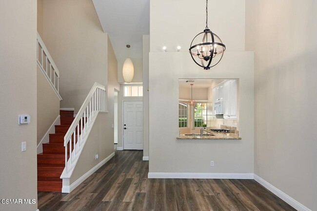 Building Photo - 4827 La Vella Dr