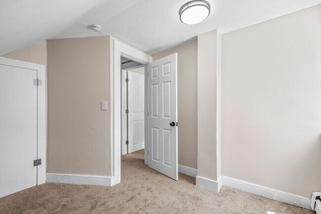 Building Photo - Beautifully Renovated 4-Bedroom Home in Ea...