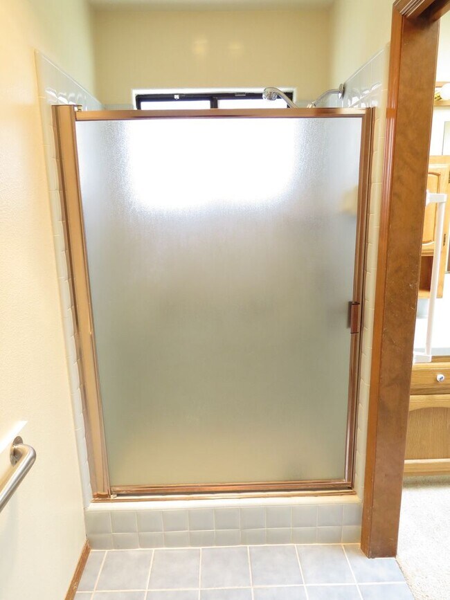 Building Photo - Fabulous Find!