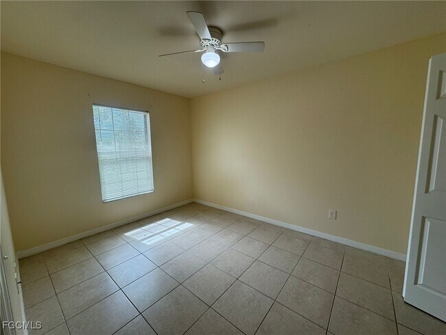 Building Photo - 409 Nicholas Pkwy W