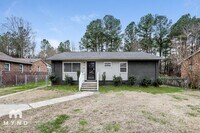 Building Photo - 908 Waring St