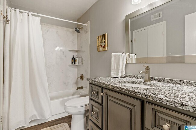 Building Photo - 1909 16th Ave S