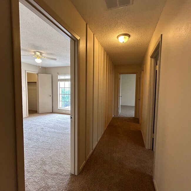 Building Photo - 7206 Creekside Dr