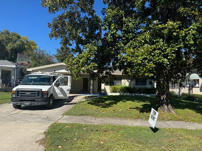 Building Photo - 515 E Miller St