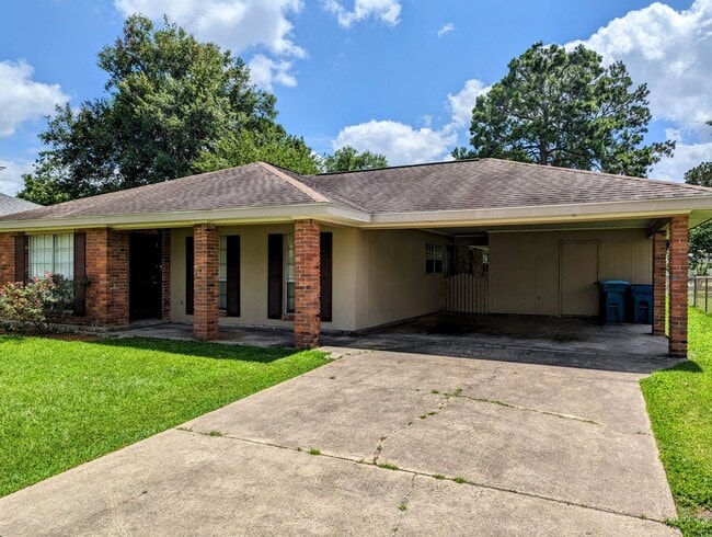 Primary Photo - Charming 4/2 near River Ranch