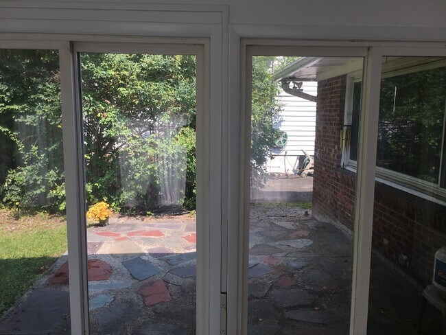 Building Photo - 465 Ontario St