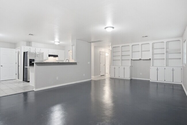 Building Photo - 3717 N Eagle Ln