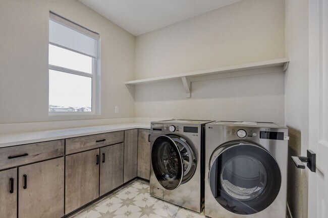 Building Photo - Brand-new residence with an ADU for rent in the highly sought-after Lyric at RidgeGate Lone Tree ...