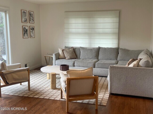 Building Photo - 81 Hollywood Ave