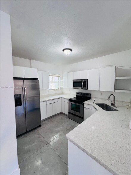 Primary Photo - 949 SW 6th Pl