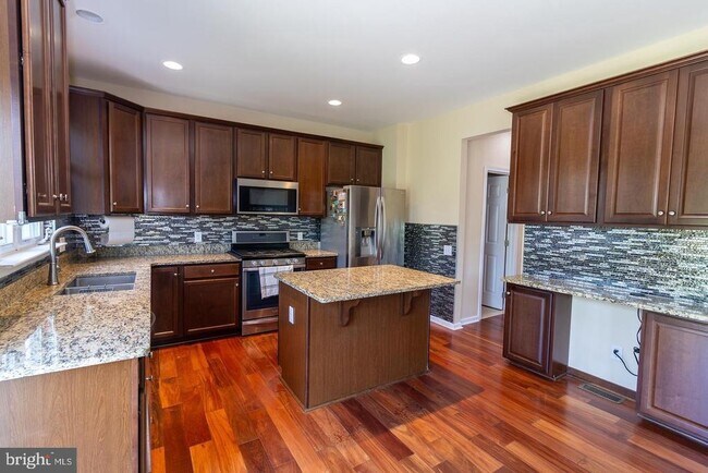 Building Photo - 823 S Haines Cir
