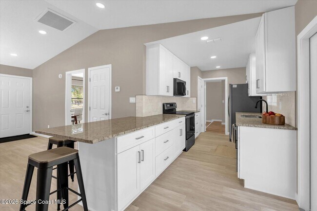 Building Photo - 4840 Mango Ave