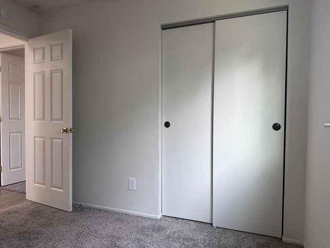 Building Photo - Excellent Florin Area 3bd/2bath home updat...