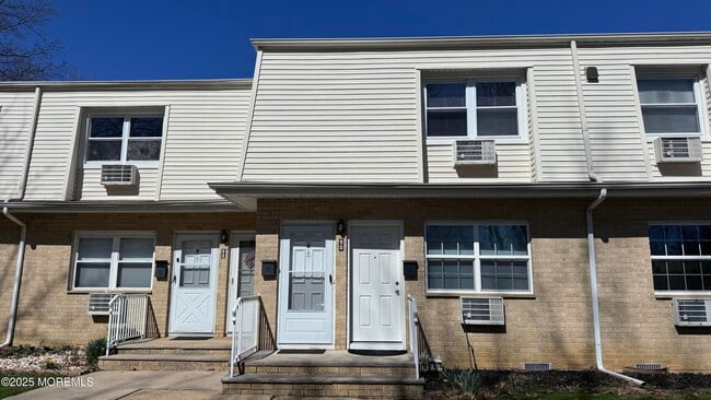 Primary Photo - 90 White St
