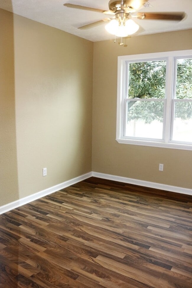 Building Photo - 1600 Mazor Dr