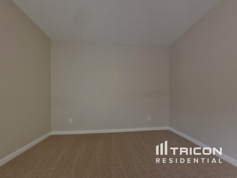 Building Photo - 207 Arbor Creek Dr