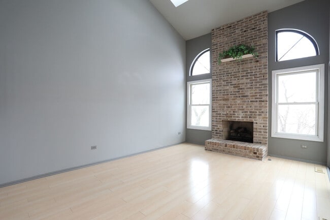 Building Photo - 966 N Auburn Woods Dr