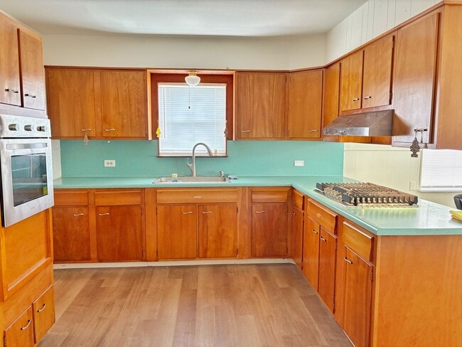 Building Photo - Great commercial property, in the heart of...
