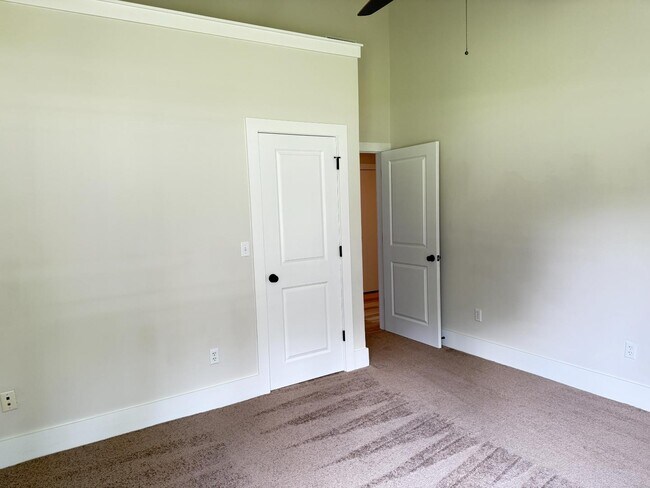 Building Photo - 5432 Grove Ave