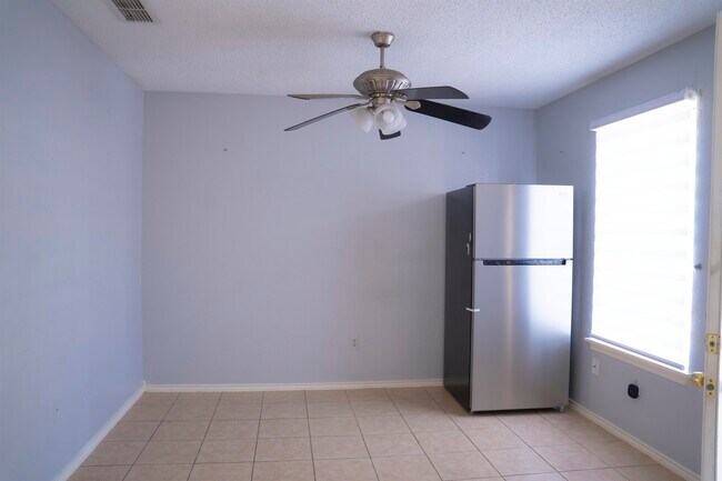 Building Photo - 311 Soria Dr