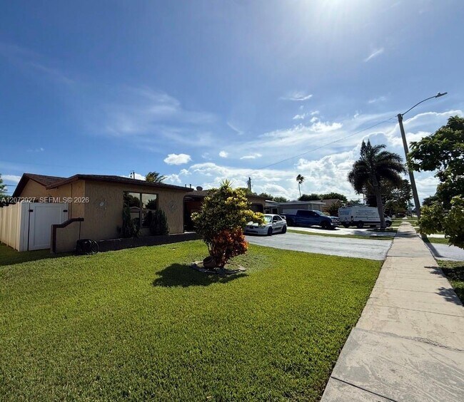 Building Photo - 11450 NW 30th Pl