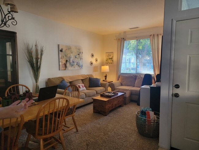 Building Photo - 49 Bluff Cove Dr