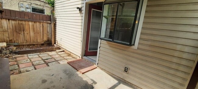 Building Photo - 823 Taulbee Ln
