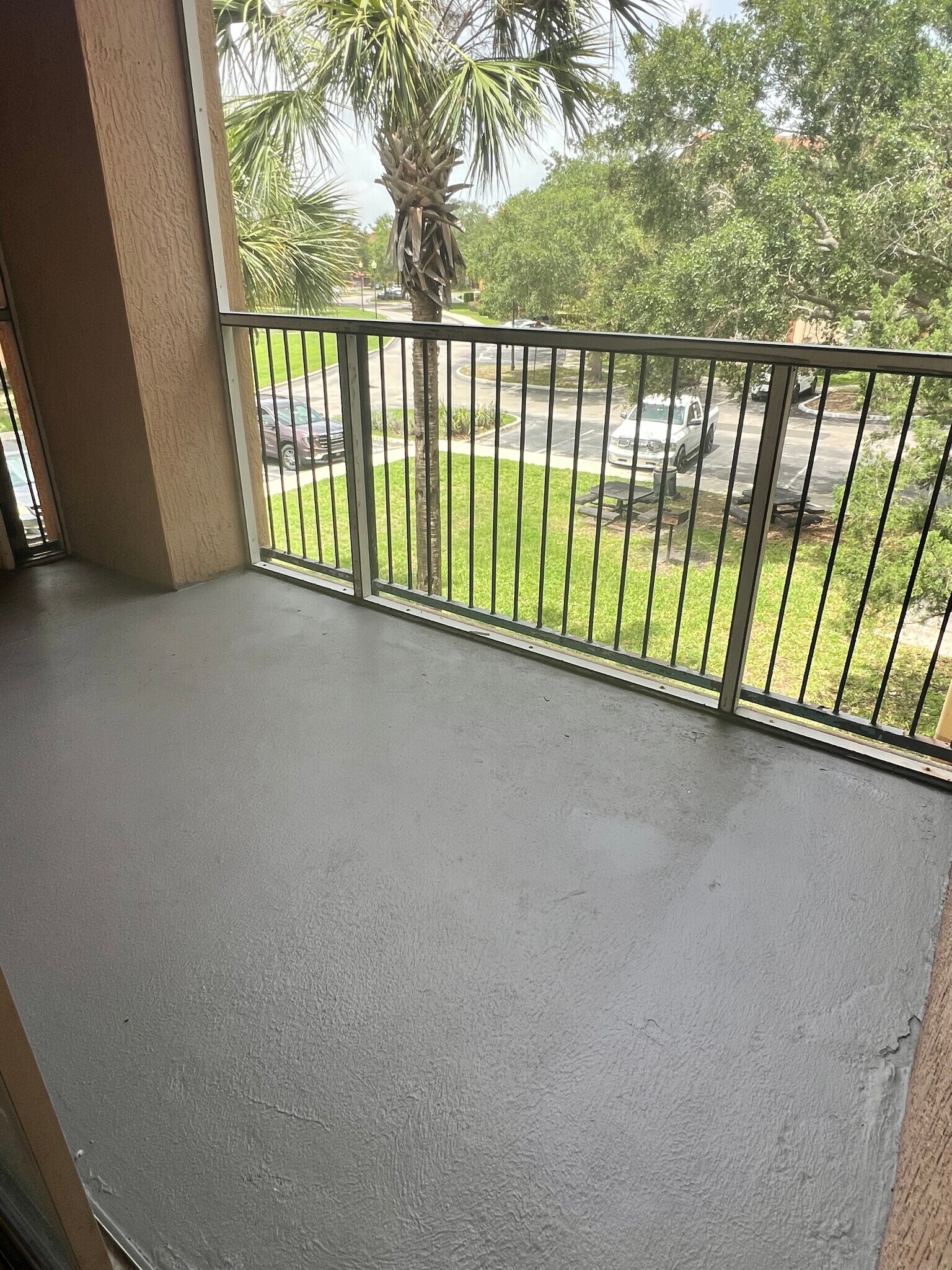 Balcony - 5512 Metrowest Blvd
