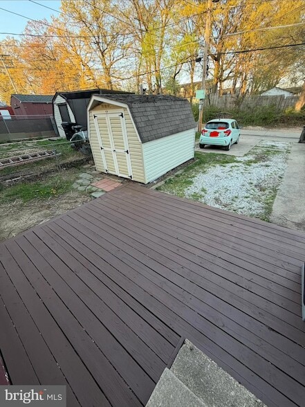 Building Photo - 229 Endsleigh Ave