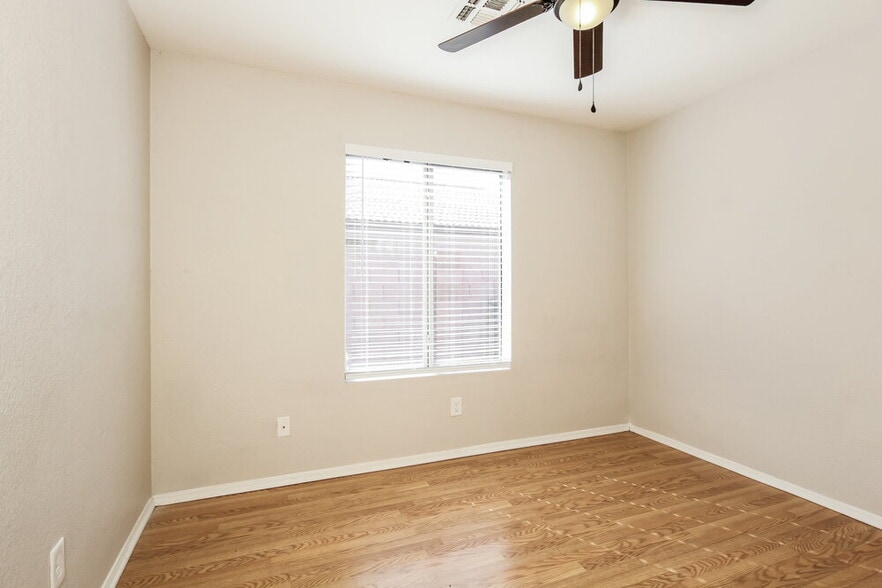 Building Photo - 2513 N 114th Ave