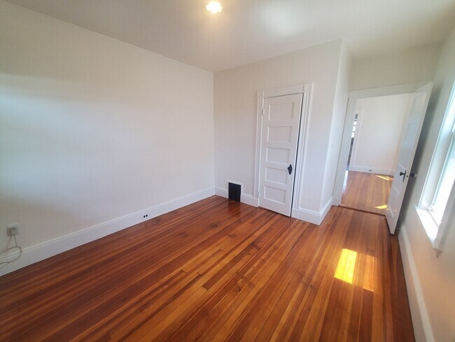 Building Photo - 26 Buttonwood St